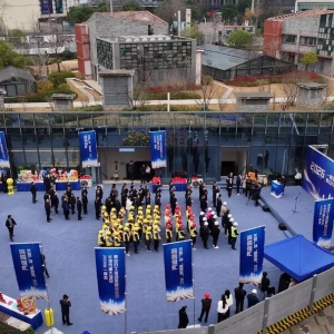 �Q�Q��æȫ����Ş������Lɳ��һ��Ȧ